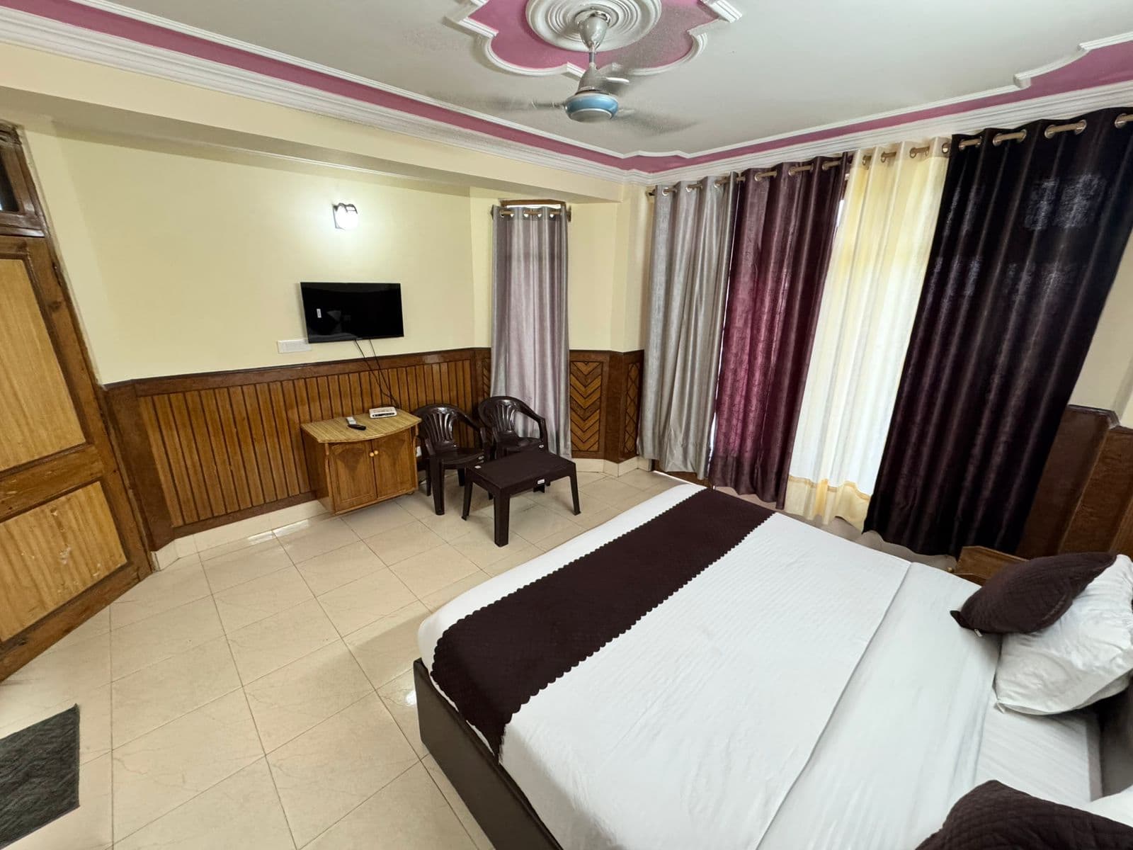 Deluxe Room 10