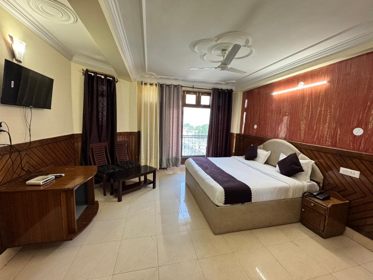 Deluxe Room 3