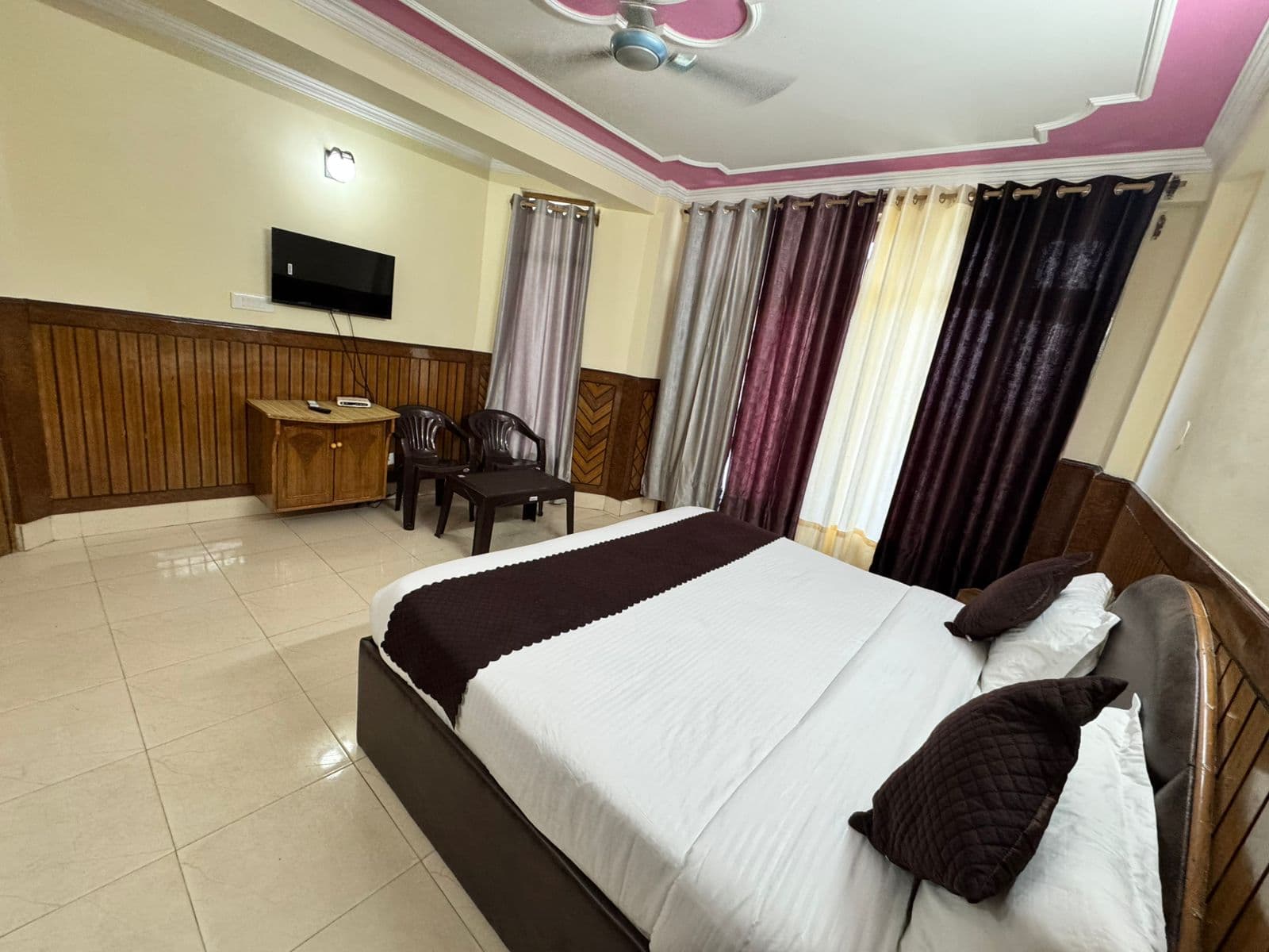 Deluxe Room 7
